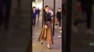 这小姐姐的气质也太好了吧~#成都街拍 ! 抖音街拍穿搭 / Mejores Street Fashion Douyin China