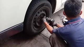 Toyota Hiace.....Less 9 minutes to replace front left brake pad.