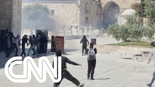 Confronto entre israelenses e palestinos deixa feridos em Jerusalém | VISÃO CNN