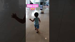 lucu! bocah panik dikejar robot 🤣 #videolucuanakanak #videohiburan #anaklucu