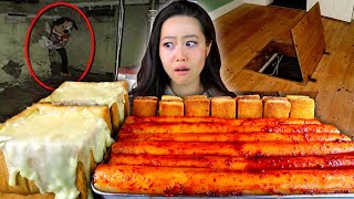 Creepiest Things Found In PEOPLES HOUSES - Don't Turn On The Light | SpicyRice Cake + Cheese Mukbang