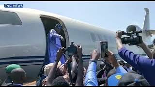 (WATCH) Moment Tinubu Arrived Minna For Meeting With Agro, Commodity Groups