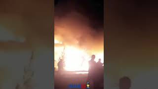 🔥 Айни дамда Навоий вилояти Хатирчи туманидаги тўйхона ДАҲШАТЛИ тарзда ёнмоқда 😨