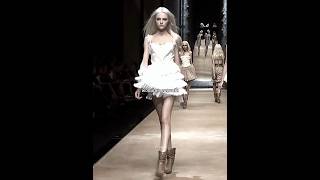 WOMAN'S catwalk #runway #fashion #model