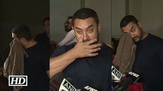 Caught! Aamir Khan Crying after watching Bajrangi Bhaijaan