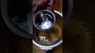 பொங்கல் செஞ்சா இந்த அளவு தண்ணி ஊத்தூங்க #shorts #viral #trending #kitchentips #pongal #tips #asmr