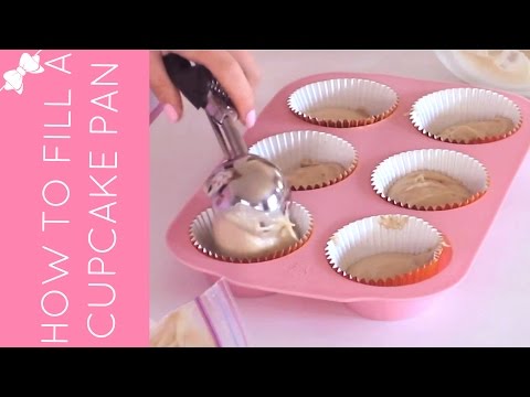 How To Fill A Cupcake Pan With Batter (4 Ways) // Lindsay Ann Bakes How To Fill A Cupcake Pan With Batter (4 Ways) // Lindsay Ann Bakes