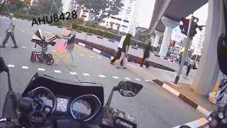 10apr2019 malaysian bike #AHU8428 disregard red light \u0026 squeeze it’s way thru at crossing