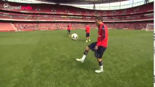 (TKXBD) Laurent Koscielny thực hiện 1 cú rabona đỉnh cao trên sân tập