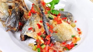 ปลาทูทอดพริกเกลือ Fried Mackerel with Pepper and Salt l FoodTravel