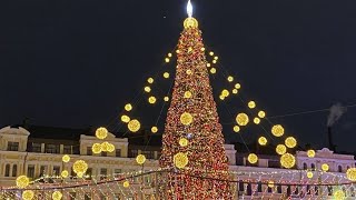 В Киеве зажгли елки к Новому году 2022 Открытие елки в Киеве 2022 Какой будет Новогодняя елка