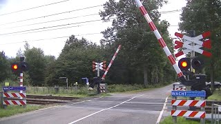 Spoorwegovergang De Lutte // Dutch railroad crossing