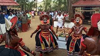 കരിവില്ലി വെള്ളാട്ട്, വെള്ളോളി കരുമകൻ കാവ്‌, അറപ്പുഴ