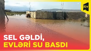 Hacıqabulun Qubalıbaloğlan kəndində evlər subasmaya məruz qalıb, xilasedicilər iş başında