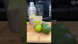 How to make a homemade lime margarita on the rocks 🍋‍🟩 #homemade #margarita #recipe #howto