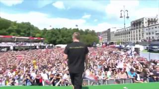 Toni Kroos singt für Miro Klose - Fanmeile 2014