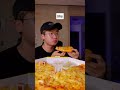 How to eat pineapple pizza