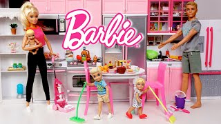 Barbie & Ken Family Cleaning Routine - Toddler Supermarket Shopping