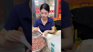 去牛肉火鍋店，碰到老闆3女兒，正在包牛肉餃子！ #潮汕 #teochew #美女 #beautiful #