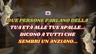 🔴MESSAGGIO URGENTE - DUE PERSONE STANNO PARLANDO DELLA TUA ETÀ E........ Messaggio degli Angeli