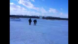 野付郡別海町風蓮湖の氷上ワカサギ釣り風景。