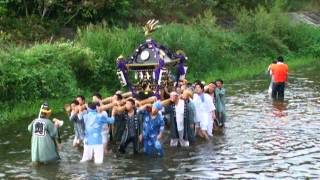 川の神輿（平沢八幡神社）