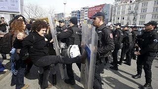 Women march in Turkey but are confronted by police