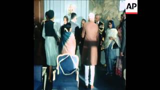 SYND 3 2 78 SHAH OF IRAN ARRIVES TO NEW DELHI