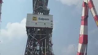 Saipem 10000 walk through the bridge