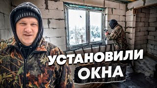 ✅ УЧИМСЯ УСТАНАВЛИВАТЬ ОКНА, ЗАКЛЕИЛИ БАНЮ СО ВСЕХ СТОРОН