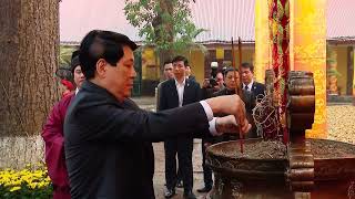 State leader offers incense to kings at Thang Long Imperial Citadel