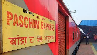 02925 Paschim Express (Deluxe Express) Arriving Mathura !!!!!