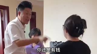 不孝儿不孝儿媳妇，母亲的无悔付出换来无情的嫌弃，老师讨回公道