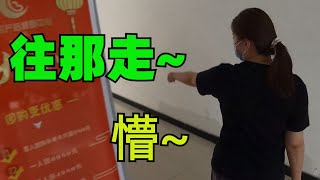 外卖小哥找错地址懵了！小姐姐：我带你去吧【皮皮皮卡乒】