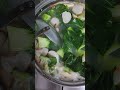 鱼头汤 材料 蒜头 姜 红辣椒 大白菜 小白菜 五花肉 蘑菇 魚丸 喜欢这视频 请点赞. 谢谢.