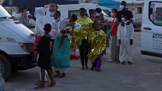 Boat carrying nearly 370 migrants reaches Italy's Lampedusa