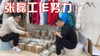 小傑過來了張磊工作更努力，還沒開業就爆單真的是個好開始，加油【90後寶媽雯雪】