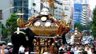 平成２２年　新宿・花園神社　例大祭　本社神輿と雷電神輿の連合渡御