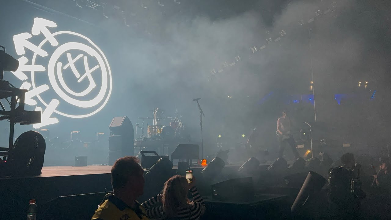 Blink 182 - Anthem Part 2 + Opening LIVE 2024 @ RAC Arena, Perth ...