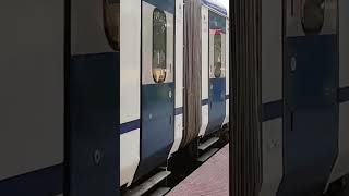 वंदे भारत एक्सप्रेस | Vande Bharat Express In Bolpur santiniketan #shorts #vandebharatexpress