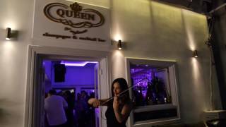 Mykonos Ticker Tv:  Queen bar Mykonos - Enjoy a drink with Live Violin Sound