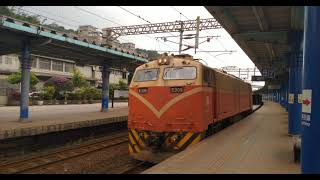 05/14/2021 7502次 散裝貨列 本務E305電力機車 八堵通過 / TRA GE E42C leading freight cars