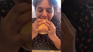 ഇത് ആരുടെ സൗണ്ട് ആണ്  😀#zingerburger #review #kfc #chicken #subscribe #channel #elshacouple