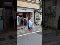 京都站10分钟左右的车程的东西本愿寺，很宏伟。京都塔根本不高 阴险 ，灯光秀在10楼拉面小路出口处穿过空中走廊下扶梯就可以看了。京都旅游的人很多，天也太热，总体来说还可以 偷笑 偷笑 偷笑