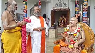 Gurudev Sri Sri Ravi Shankar Ji and Kanchi Shankaracharya Vijayendra Swamigal in Tiruvannamalai