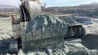 Huge Terex RH170 Shovel Excavator Loading Hitachi EH3500 Dumpers With Help Of Caterpillar D11R  - 4k