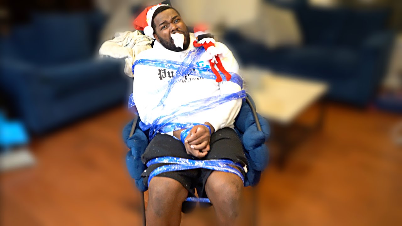 Vlogmas Day 2 Decorating Our Christmas Tree Youtube