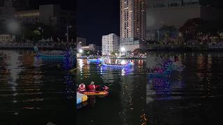 高雄端午愛河龍舟賽與觀眾喝采。Kaohsiung Dragon Boat Festival Love River Dragon Boat Race and audience cheers.