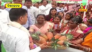 ଡଙ୍ଗରିଆ କନ୍ଧ ସମ୍ପ୍ରଦାୟର ଲୋକଙ୍କ ସହ ହାତ ମିଳାଇଲେ ଓ ସେଲଫି ନେଲେ 5T ସଚିବ | NandighoshaTV