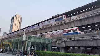 バンコクBTS　スクンビット線 シーロム線　サイアム駅　シーメンス製インスパイロ EMU-A2型到着　長春軌道客車製 EMU-B型出発　2024/3/1